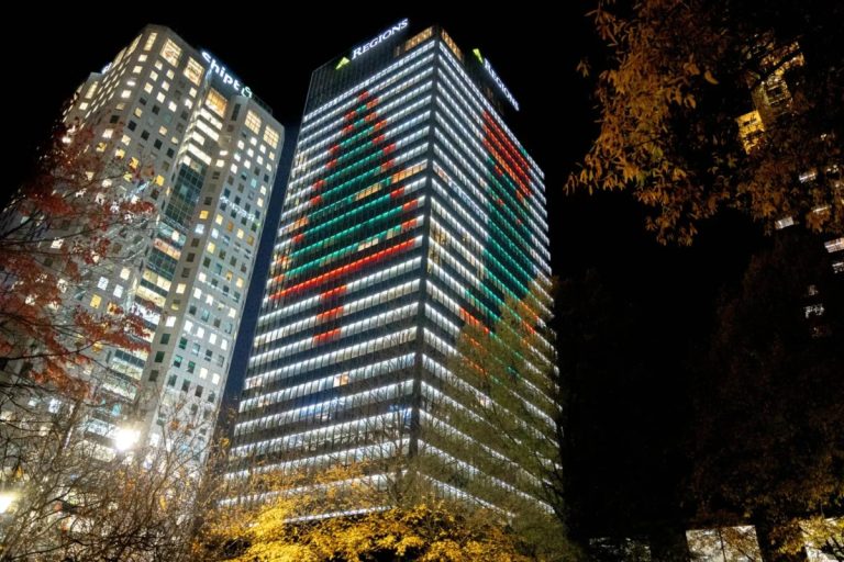 16 Christmas weekend events like Cirque Dreams Holidaze—Dec. 26-28